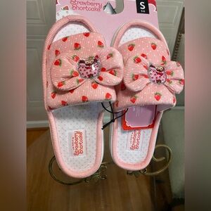 Strawberry Shortcake Slippers Slides Fuzzy Strawberry Shortcake  Size Small 5/6